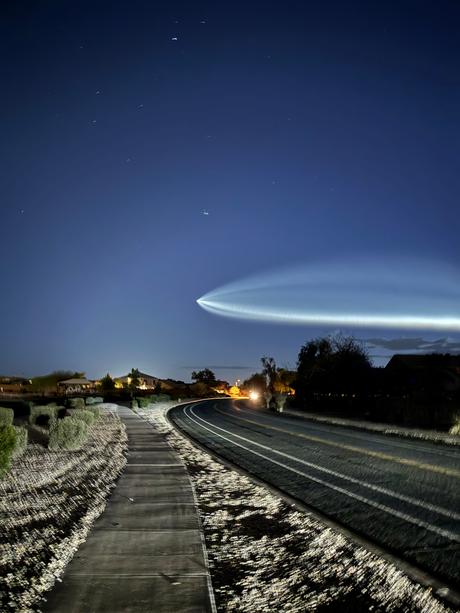 Residentes de San Diego miran asombrados cómo el cohete SpaceX deslumbra el cielo del sur de California – NBC 7 San Diego