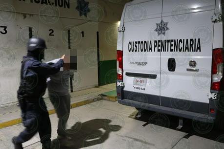 En operativo nocturno trasladan a 13 reos del penal de La Pila