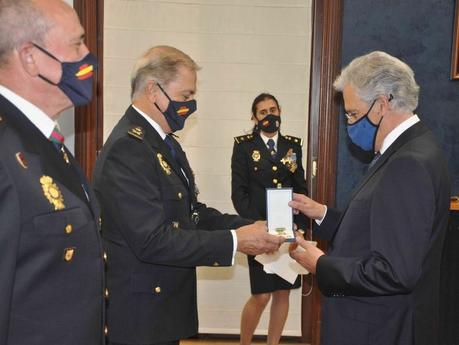 La Fundación España Salud recibe la máxima condecoración de la Policía Nacional