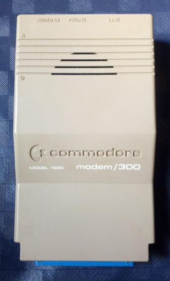 Commodore 64C: Modem/300 Modelo 1660