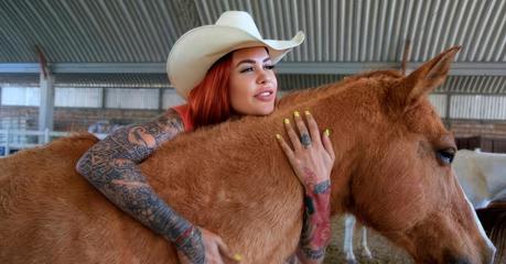 Fallece la activista y modelo Elena Larrea por complicaciones tras cirugía estética