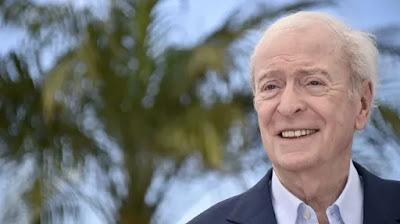 Michael Caine, la superestrella que se enamoró de la chica del anuncio.