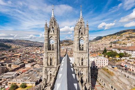 Basílica del Voto Nacional y centro de Quito