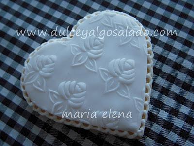 Galletas decoradas..corazones.blanco total!!