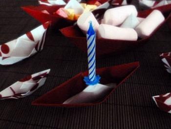 Barquitos de papel para una fiesta de cumpleaños