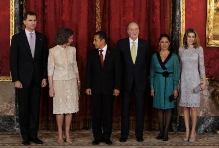 Dña. Letizia repite, en una cena en honor al Presidente del Perú, un vestido que estrenó en 2008 en Oviedo