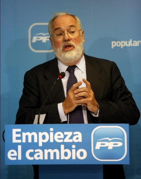 Agricultura en España (2011) miguel arias cañete, ministro de agricultura, ministro de medio ambiente, ministro de alimentacion