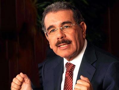 LE TIRO CON FUERZA...