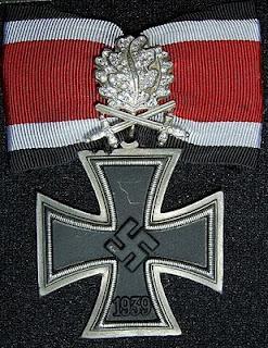 El Führer concede a Adolf Galland los Brillantes para su Cruz de Caballero - 28/01/1942.
