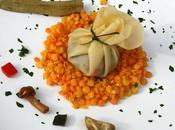 Bolsa mendigo verduras sobre monedas