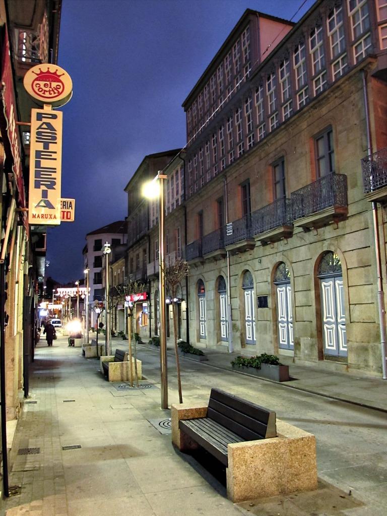 El invierno vacío las calles; los bancos extrañan posaderas que les visiten.