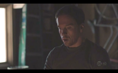 8 ESCENAS; SERIES DE TELEVISIÓN (III)