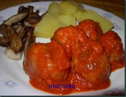 Albóndigas al horno en salsa de tomate