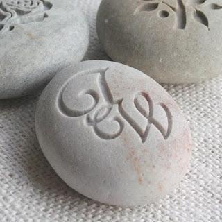 Souvenirs en piedra grabada