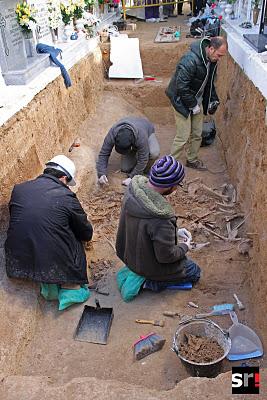 Un himno para un funeral tardío