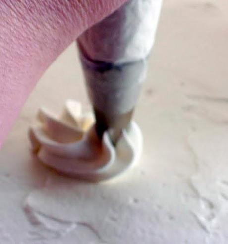 Decorar una tarta con rosas Decorar una tarta con rosas