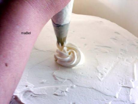 Decorar una tarta con rosas Decorar una tarta con rosas