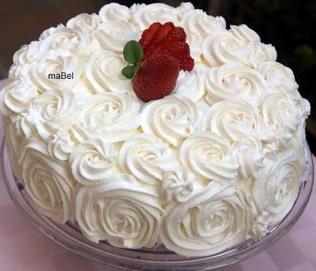 Decorar una tarta con rosas