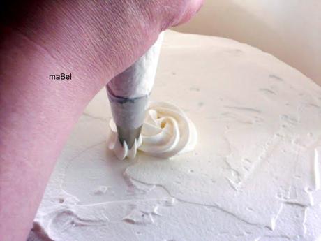 Decorar una tarta con rosas Decorar una tarta con rosas