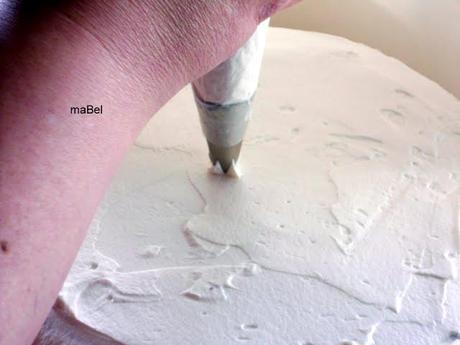 Decorar una tarta con rosas Decorar una tarta con rosas