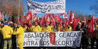 Trabajadores de la comarca de Almadén en protesta por el recorte presupuestario del GEACAM