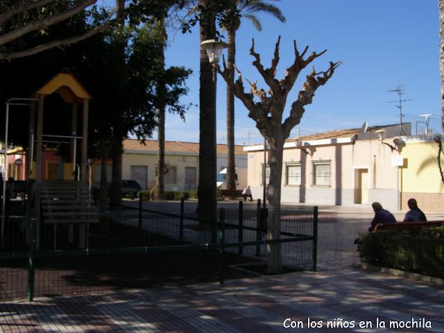 La plaza de la Trinidad de El Campello y su parque