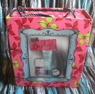All Decked Out de BENEFIT