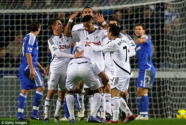 El Chelsea se libra de la derrota en el descuento