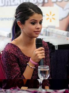 Selena Gómez firmó autógrafos en Chile