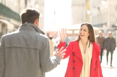 La importancia de los conocidos o ‘lazos débiles’ para ser feliz, según los expertos