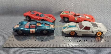 Cuatro autos de carrera de mi infancia de tres marcas diferentes