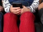 Barcelona destina fondos para mejorar bienestar digital niños adolescentes