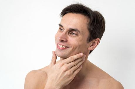 Dermapen para tratamiento facial masculino