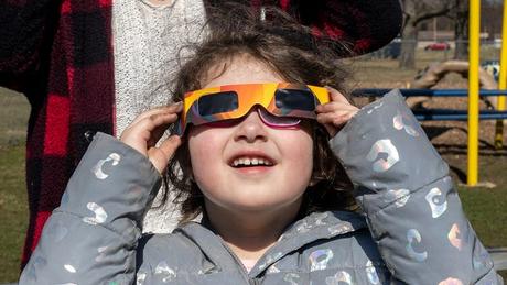 Un eclipse solar total lleva a la Administración Federal de Aviación a emitir una advertencia a aviones y pilotos Un eclipse solar total lleva a la Administración Federal de Aviación a emitir una advertencia a aviones y pilotos