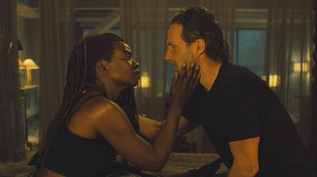 Andrew Lincoln como Rick Grimes, Danai Gurira como Michonne - The Walking Dead Los que viven - Temporada 1, Episodio 4