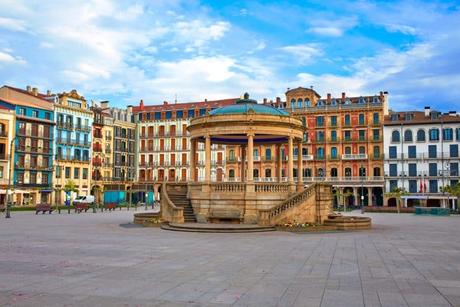 Pamplona Navarra en España Centro de la ciudad de la plaza del Castillo