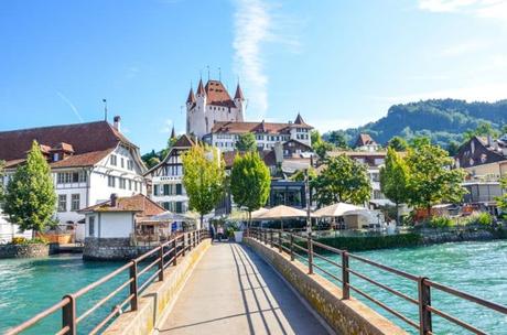 13 cosas que hacer en Interlaken Vista del castillo de Thun, Suiza