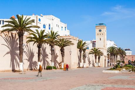 Torre de entrada de la Medina y murallas del casco antiguo de Essaouira, Marruecos