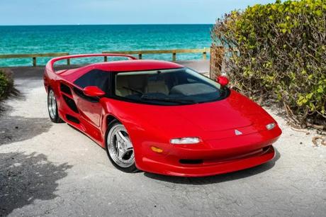 Un Vector M12 con motor Lamborghini V-12 y basados ​​en Diablo de los 14 fabricados sale a la venta