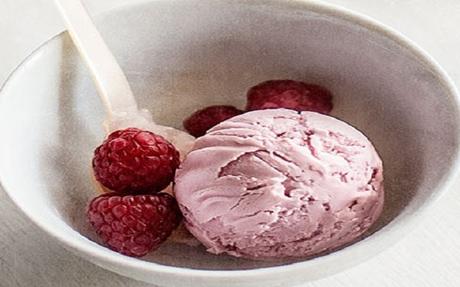 Gelatina de limón y helado de yogur