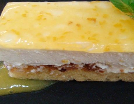 Gelatina de limón y helado de yogur