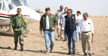 Ricardo Gallardo acude a la zona siniestrada de la Sierra de San Miguelito y anuncia reforestación