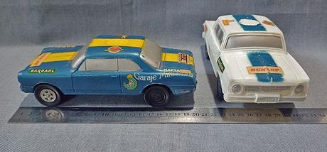 Chevrolet Super y Torino de plástico de la marca argentina Baltasar