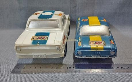 Chevrolet Super y Torino de plástico de la marca argentina Baltasar