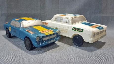 Chevrolet Super y Torino de plástico de la marca argentina Baltasar