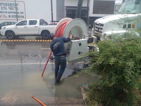 INTERAPAS continúa intensos trabajos de limpieza en avenida Vasco de Quiroga