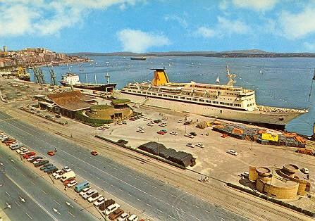 1974:El “Monte Toledo” de la naviera Aznar,en el Muelle de Maliaño
