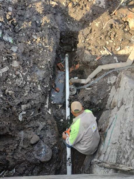 Reparan fuga en la carretera a Zacatecas tras actos de sabotaje que afectaron el suministro de agua
