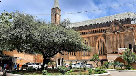 ZANZÍBAR : EN LA CIUDAD DE PIEDRA ZANZÍBAR : EN LA CIUDAD DE PIEDRA