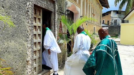 ZANZÍBAR : EN LA CIUDAD DE PIEDRA ZANZÍBAR : EN LA CIUDAD DE PIEDRA